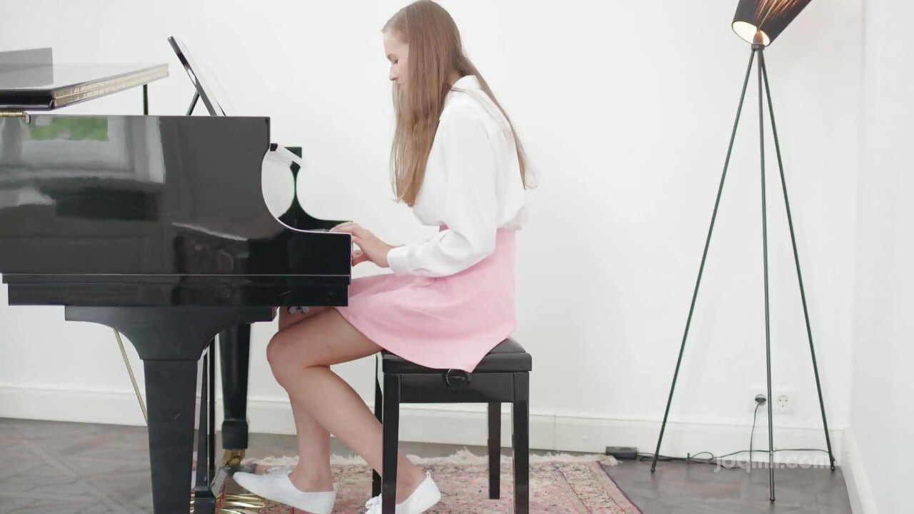 Joymii - Stacy forfører musikklærer under pianotime som fører til varm creampie-finish