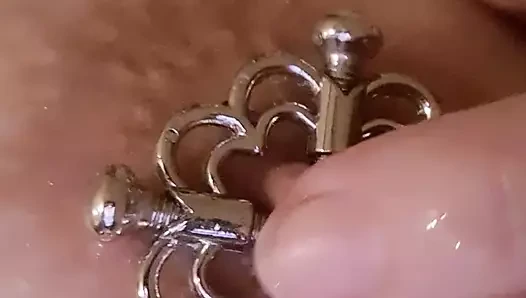 Mandi dengan pengapit puting