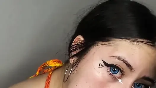 Göğüslerime boşalana kadar ona harika bir sakso çekiyorum - amatör sakso ve boşalma