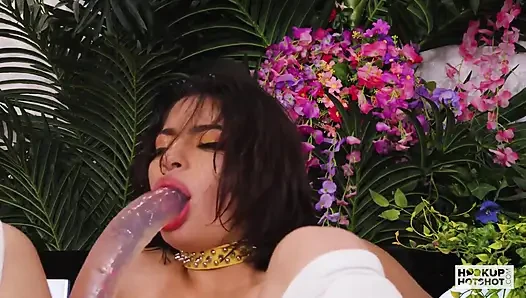 Hazel heart ngentot dildo ukuran raksasa sambil dientot gaya doggy