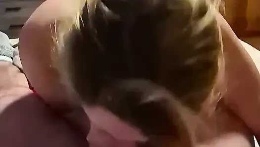 Istri imut lagi asik nyepong kontol dan dicrot sperma hangat