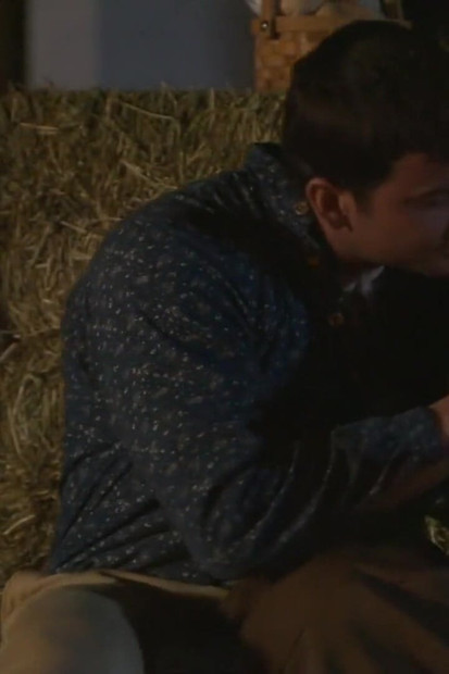 Jesse V dobiva jebanje pičke na otvorenom od strane Bucking Bronco