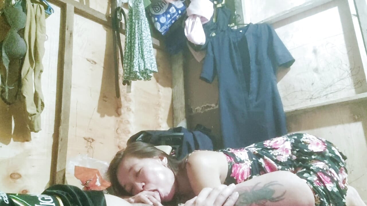 Filipina wife share pussy with her college friend