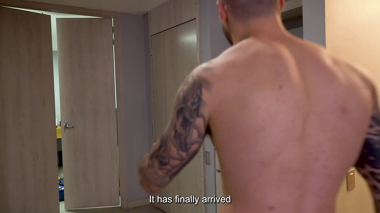 18 岁的哥伦比亚继妹趁父母不在的时候操她姐夫的绿帽奴！Naty delgado和rauls Bud