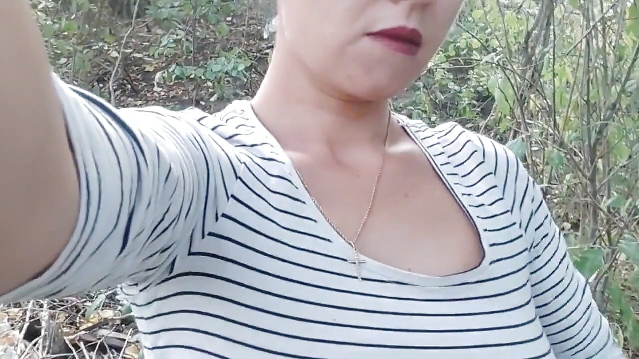 Ao ar livre, masturbação e mijo