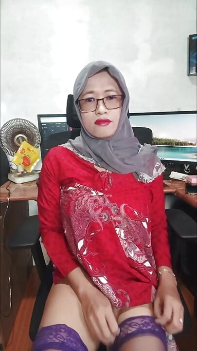 Hijab ladyboys masturbieren mit sperma