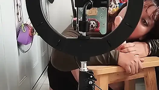 Seksi di depan cermin