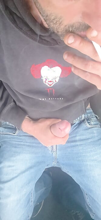 Straight guy jerks off while having a coffee