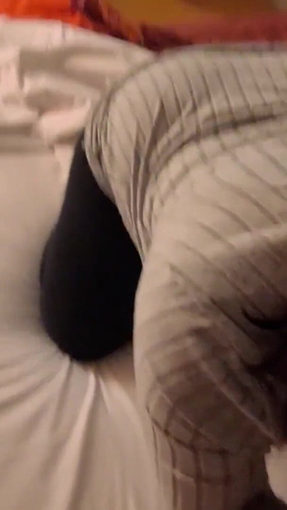 He offers me to do my teleworking day in his hotel room | Clip 1