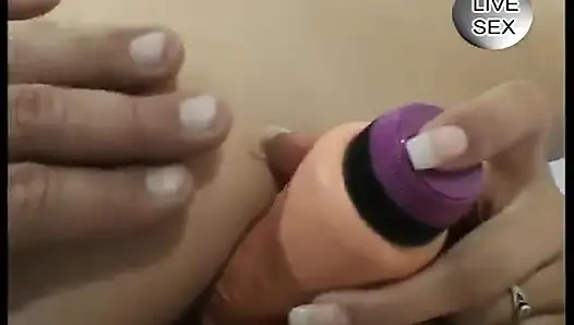 Tante seksi rambut pirang lagi asik muasin memeknya pakai mainan seks sebelum dientot gaya doggy