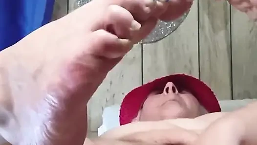 Sie ist so versautes, schmutziges dildofick, dass sie beim trucken weiter macht