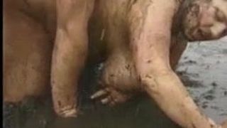 Smerig bbw varken anaal neuken in de modder