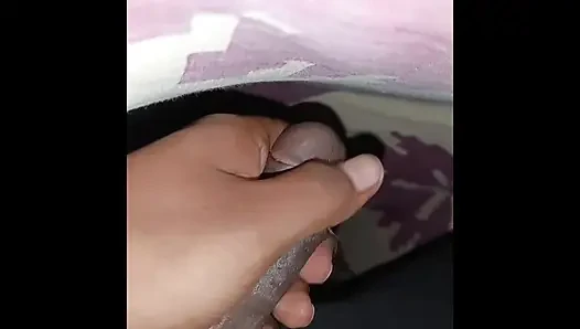 Yatağımın kenarında boşalma sahnem