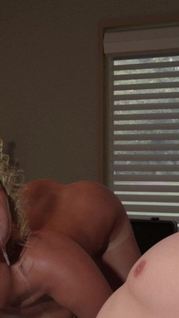 Mengajar adik tiri jalang saya Cindy blowjob selamba dan mengisi mulutnya untuk menelan air mani di rumah pada waktu malam di bilik katil kami | Klip 1