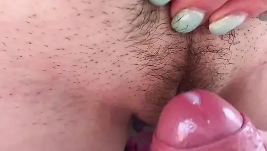 Пенис трет клитор до тех пор, пока он не кончит. Крупным планом