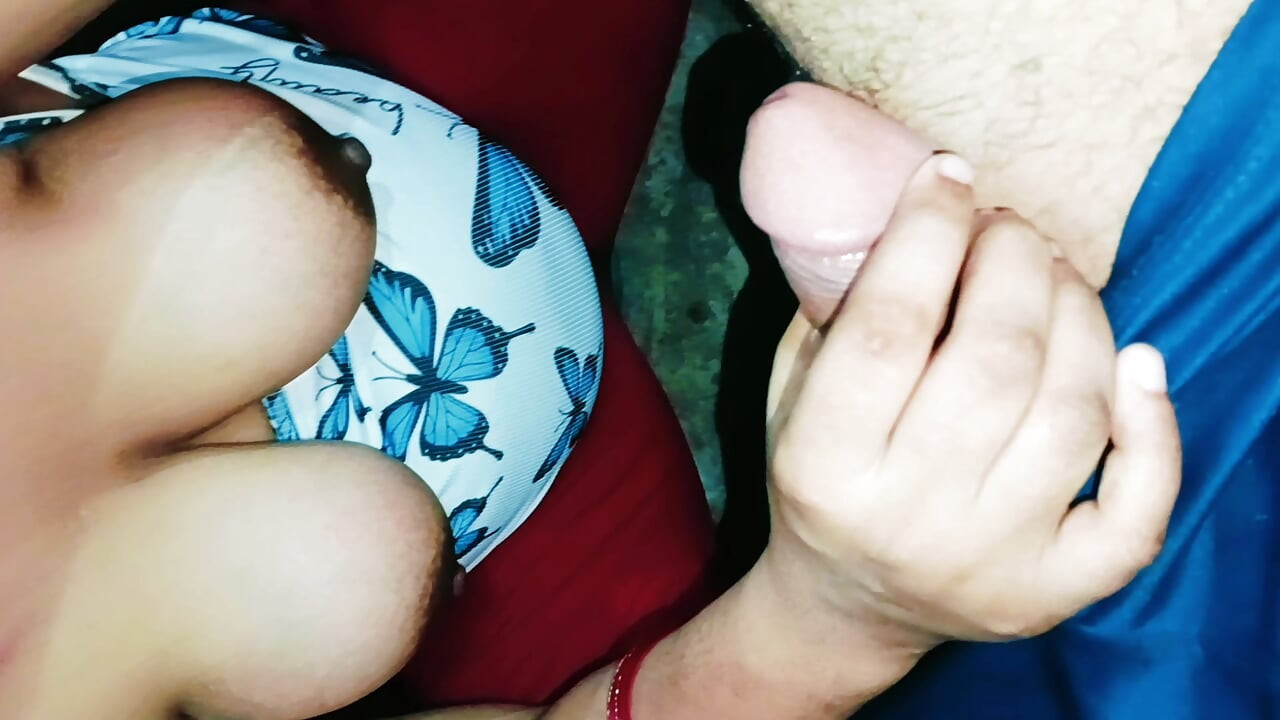 Indian Bhabhi sucking Brother in law big dick till cum in her mouth yummy ! Close up blowjob video