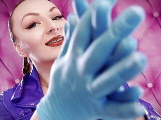 ASMR vidéo, sondage sexy avec Arya Grander - Fétiche de gants en nitrile bleus, vidéo en gros plan