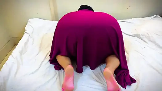 Pantat bahenol pembantu lebanon ini dientot habis-habisan di ranjangku sampai lubangnya menganga lebar