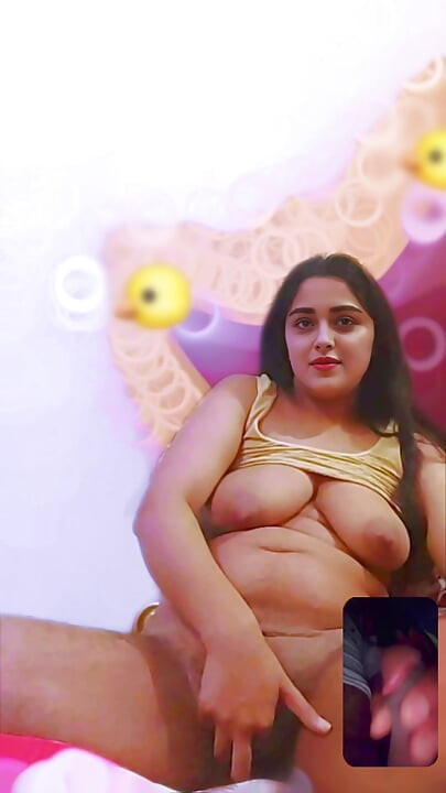 Деси индийско момиче си пипа и показва циците си на What'saupp видео обаждане вирусно MMS видео