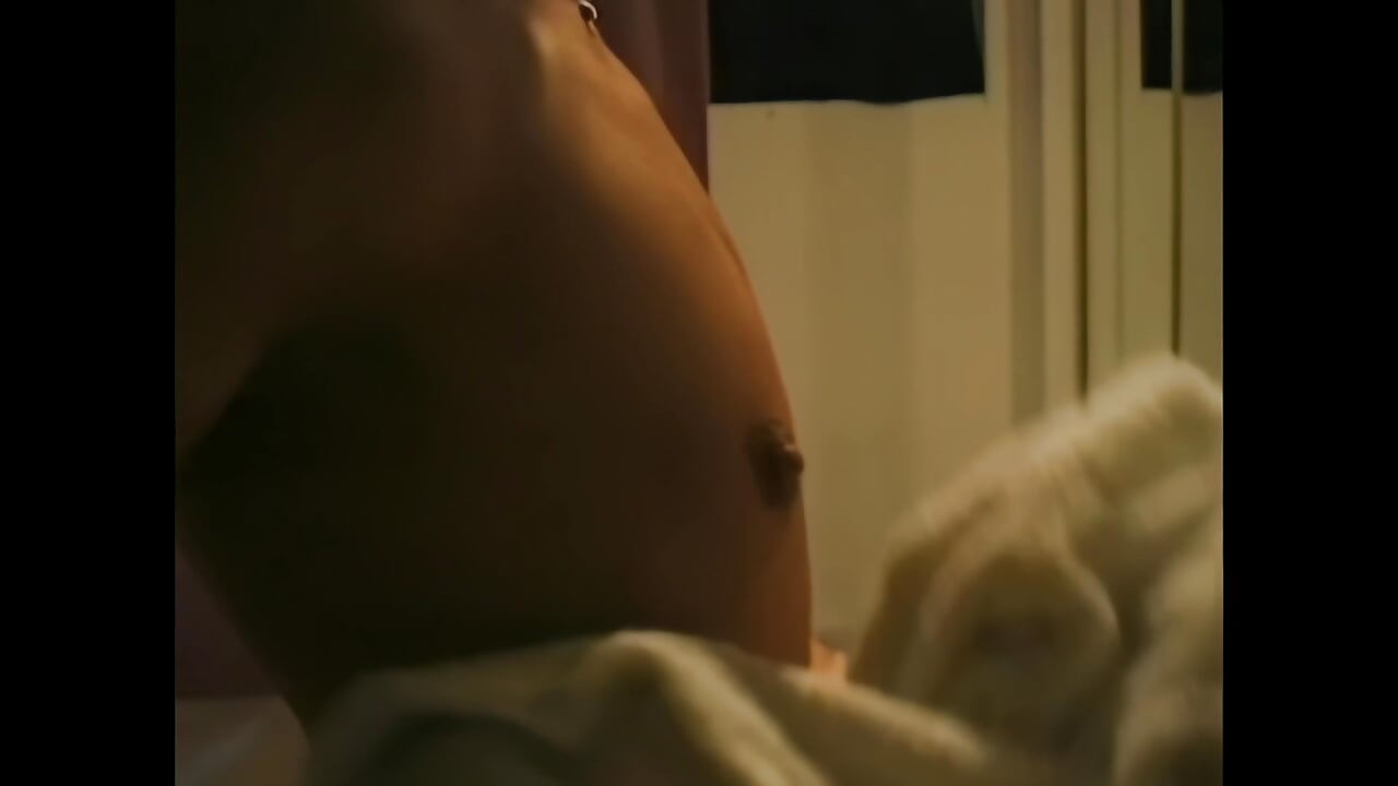 Allysin Chaynes: Berambut Perang, Muda, Kurus, Kacau Keras Oleh Ayam Besar