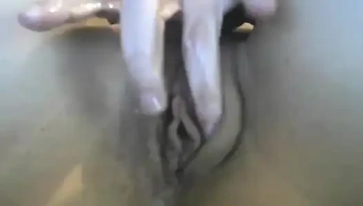 Ich fingere meine muschi, ich bin triefnasse