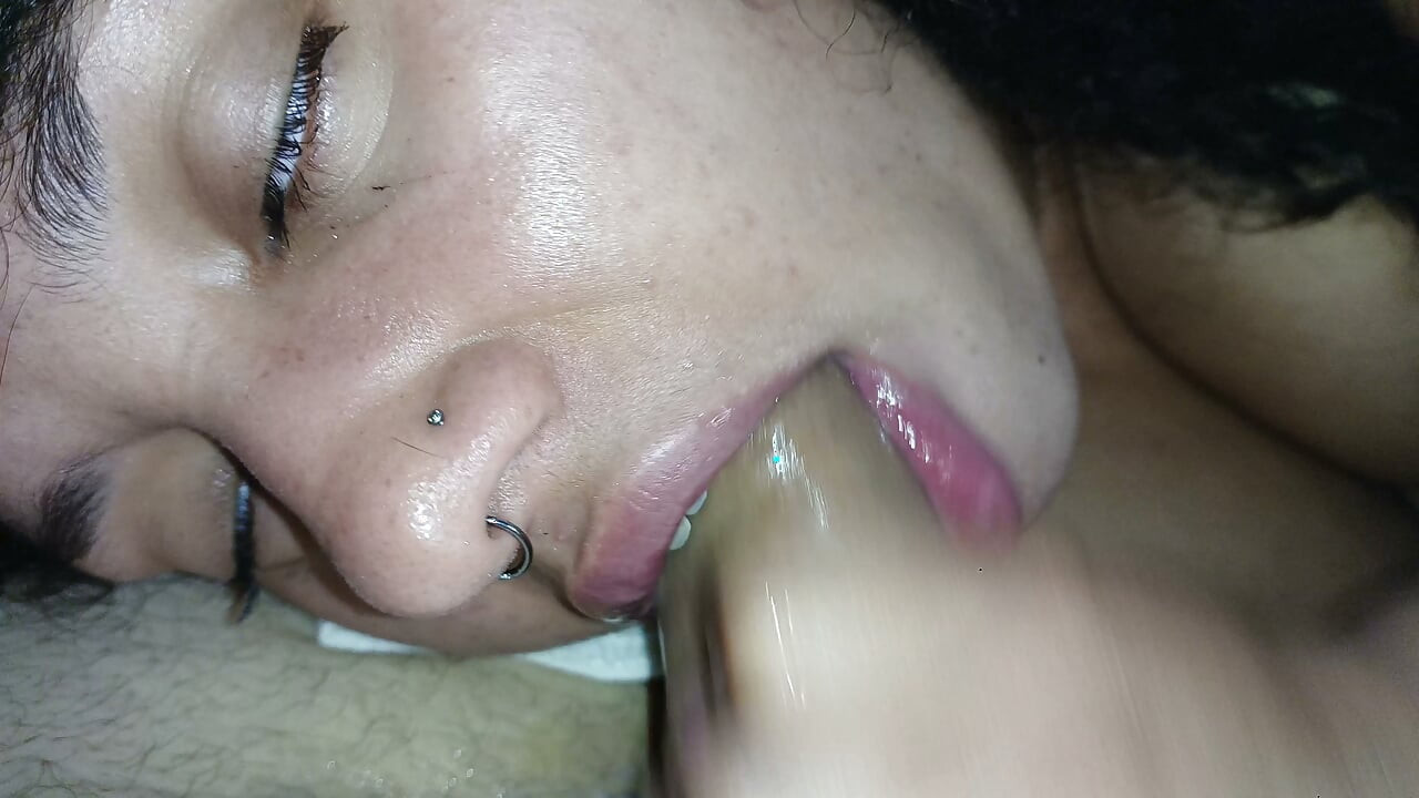 CREAMPIE CLOSE-UP: She masturbates and deepthroats the cock until taking a huge load.