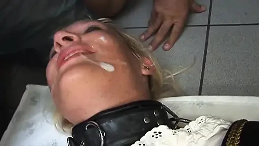 Pantat bahenol tante seksi rambut pirang dientot habis-habisan sampai dicrot di dalam