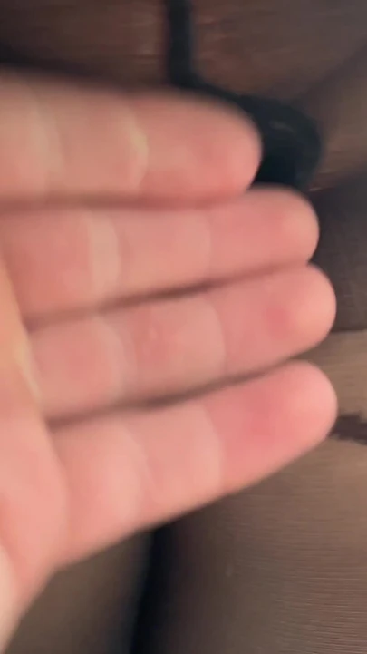 "Üvey annem seksi temizlik yapıyordu ve yarağım elastik götüne bindi. Üvey annenin içine boşalıyor, mutlu"