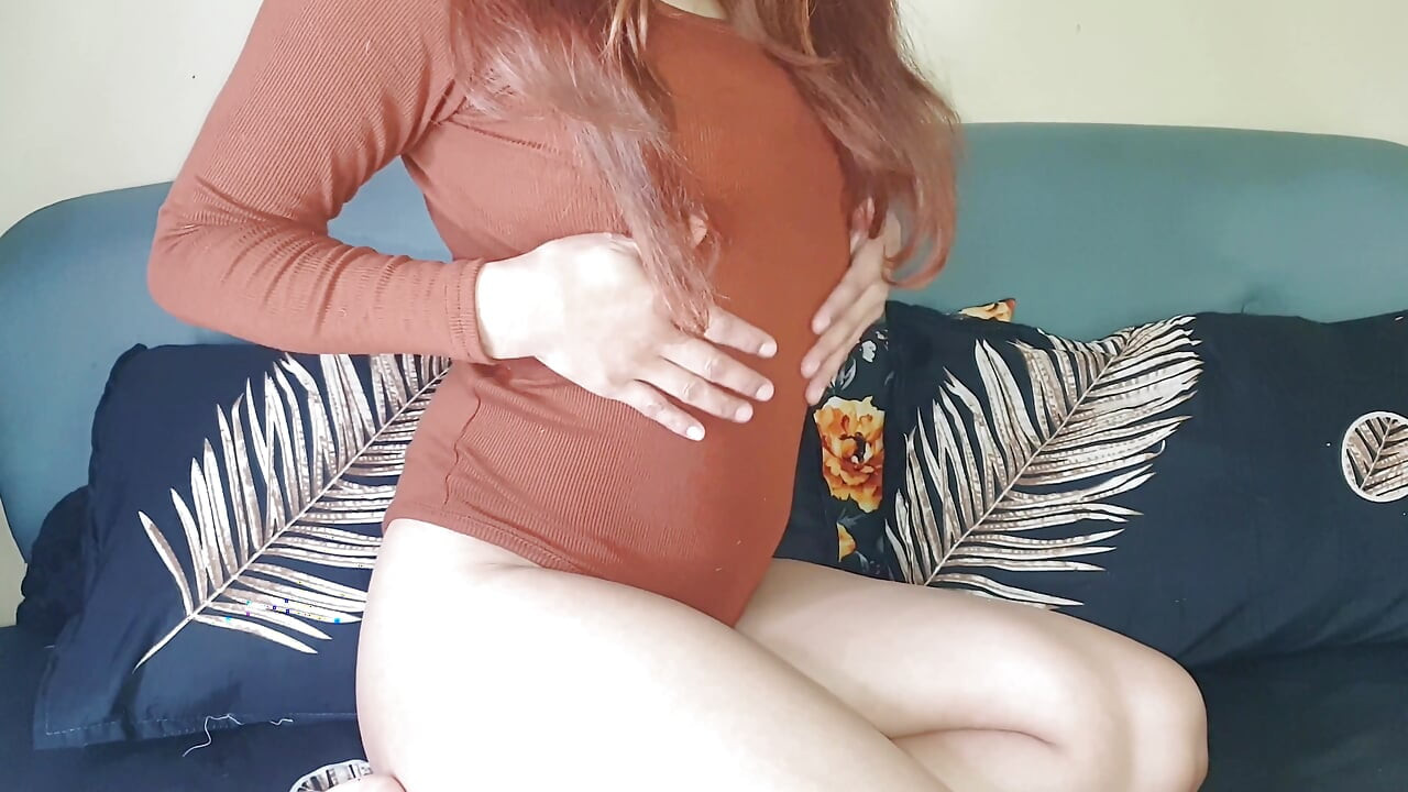 Chị kế thích đút cu vào lỗ đít khít khao của cô ấy.