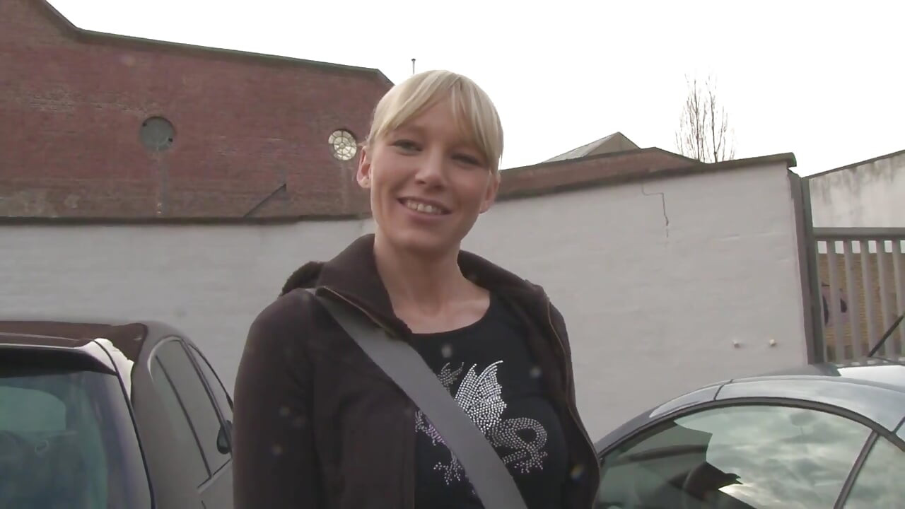 Hey Blondi, do you like hot photos and more?