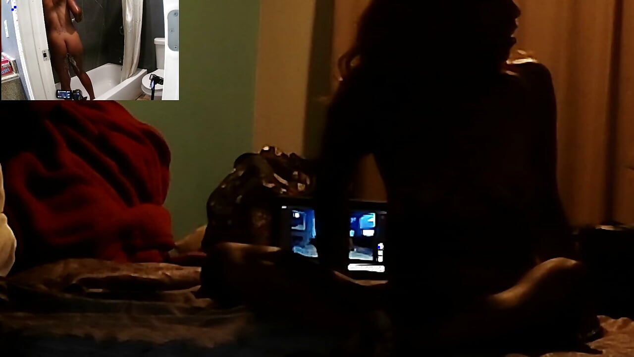 Seksi ve sapık seks bebeği loş ışıkta çok ateşli görünüyor