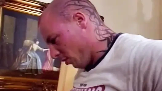 Pelacur tua meminang mukanya untuk dientot