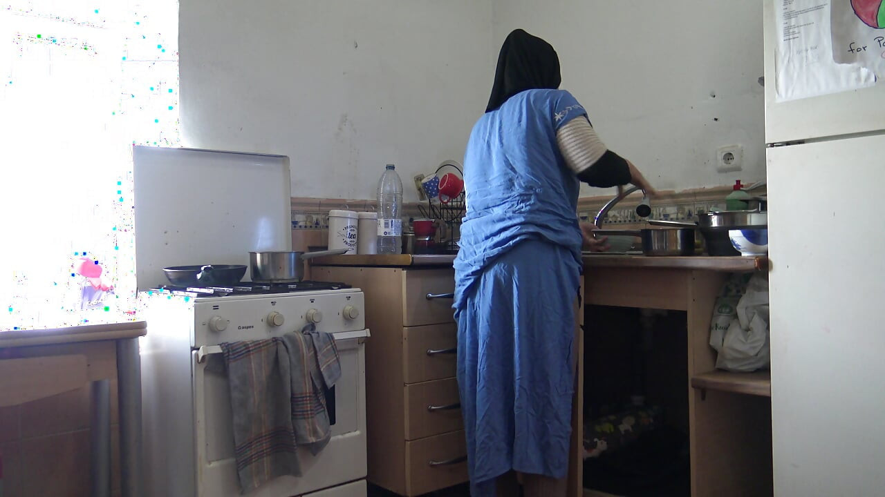 HOMEMADE HARD FUCKING ARAB WIFE IN KITCHEN