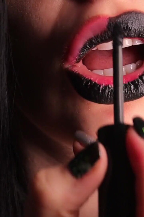 My black lips grab your attention!