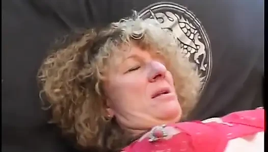 Inked gilf knows how to please big dicks