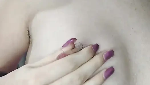 Kıllı meme uçlarımla oynuyorum