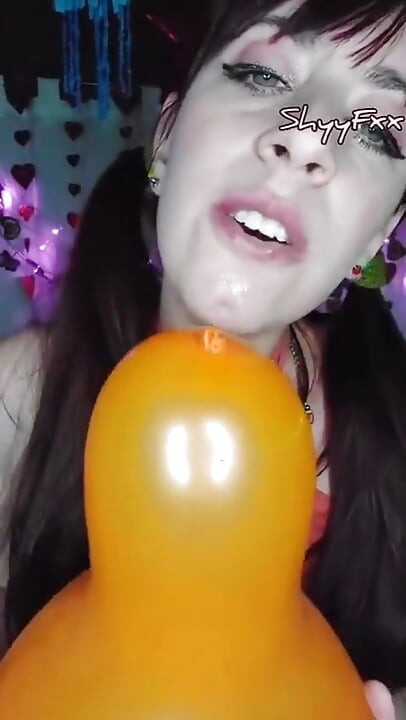 Shyyfxx Feliz Carnaval! Brincando com balões por todo o meu corpo - fetiche de looner