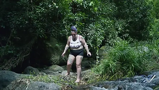 Kontol turis ini dientot sama 2 kontol raksasa pria kulit hitam