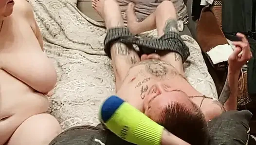 Sabah masaj ve komşudan döl yutma ile derin bir sakso ile başladı