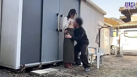 Cewek seksi ini lagi jalan-jalan sambil jalan-jalan di mana matanya yang ramai-ramai memuncak dan sempitnya berujung dengan kencang.3