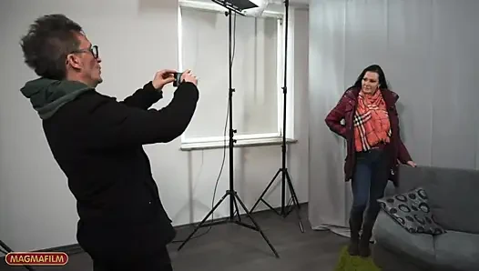 Pelacur tato Jerman yang cukup tidak lucu akan ditabrak oleh Conny yang menyenangkan