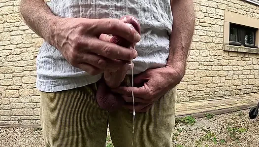Ateşli dilf yakın çekim büyük yarak açık havada edepsizce konuşuyor - rockardglans 206