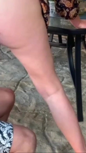 Silný okamžik z "Macecha vzájemná masturbace venkovní creampie"