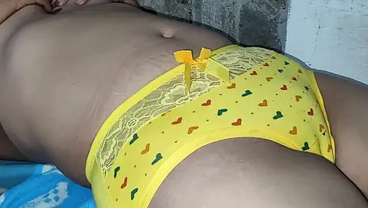 Big ass Virgin stepbrother penetrates Tamil Indian pussy in x video.