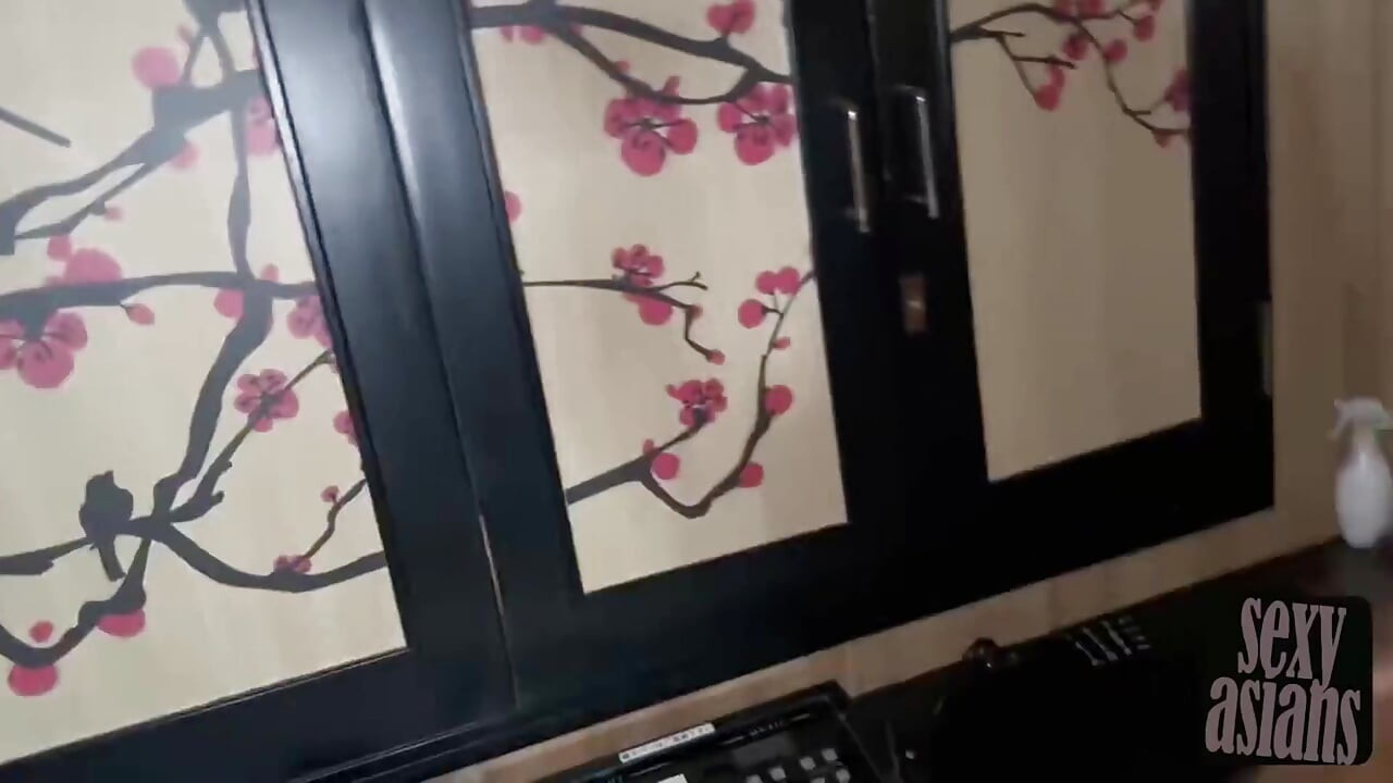 Hermosa recepcionista se encontró atrapada en una situación implacable e inesperada 3ra