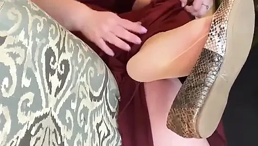 Sana boşalman için talimat verirken sallıyor ve ayağını sallıyor -bölüm 1 out 2