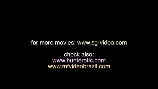 Aşırı osurukları doğrudan ağza sokuyor - emily brazil