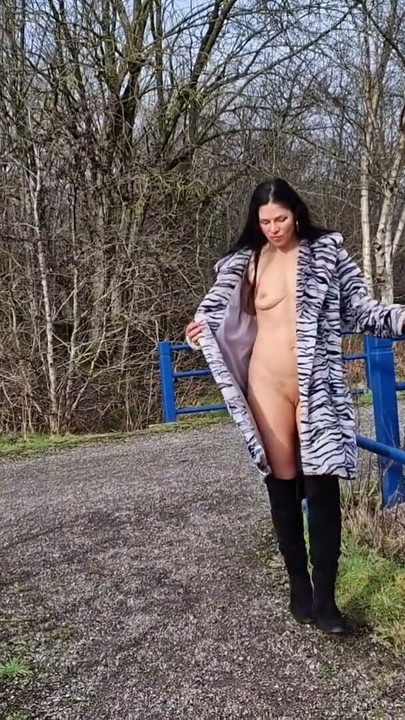 Nude in public and pissing | Clip 1