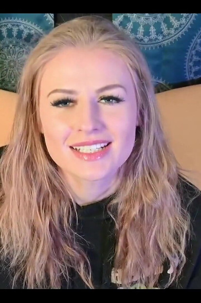 Jeste li se ikada zapitali što je Dallas navelo na pornografiju i što voli, sve dok se skida gola