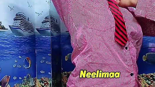 Gadis sekolah india yang hot lagi ganti seragam dan masturbasi. Video selfie desi India.